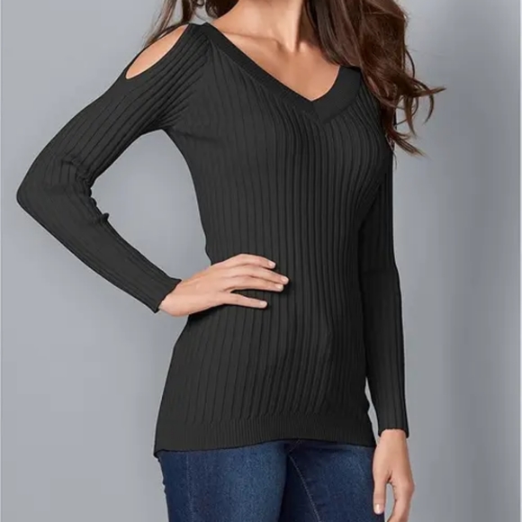VENUS Sweaters - Venus - Cold Shoulder Sweater - M